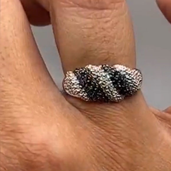 Solid white gold black and white diamond crescent dome ring - Picture 3 of 5